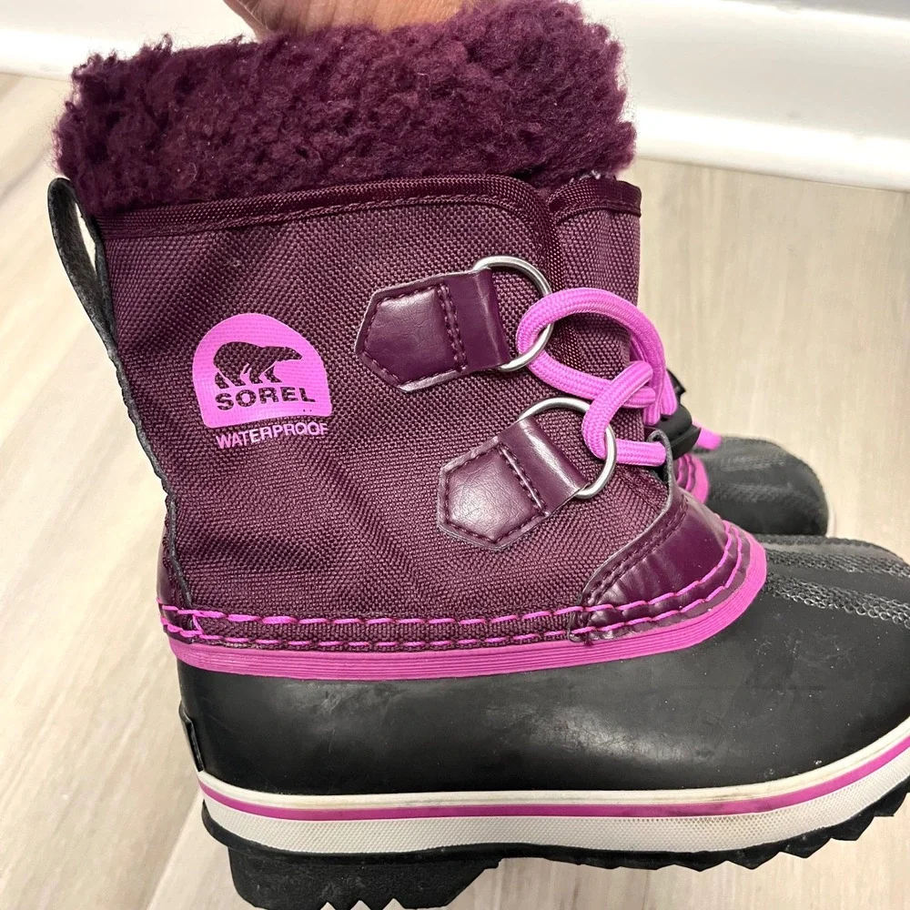 Sorel‎ Snow Boots Girls 10 Yoot Pac Purple/Black Waterproof Faux Fur Trim Winter